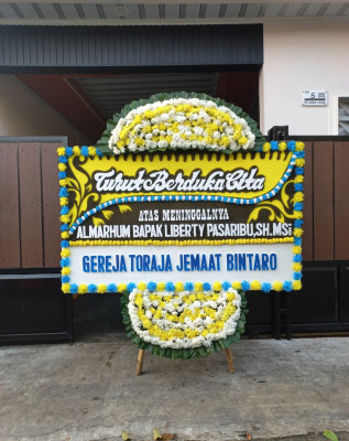 Papan Bunga Duka di Pahae Jae
